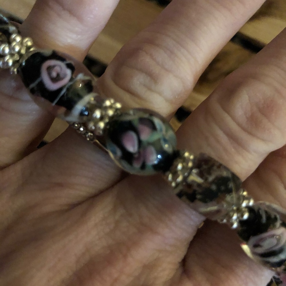 Floral stretch bracelet